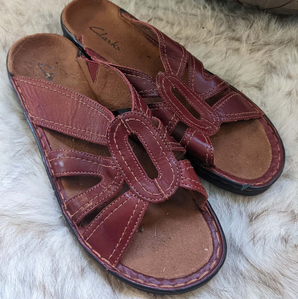 Size 9 Clark's Red leather slip on sandals